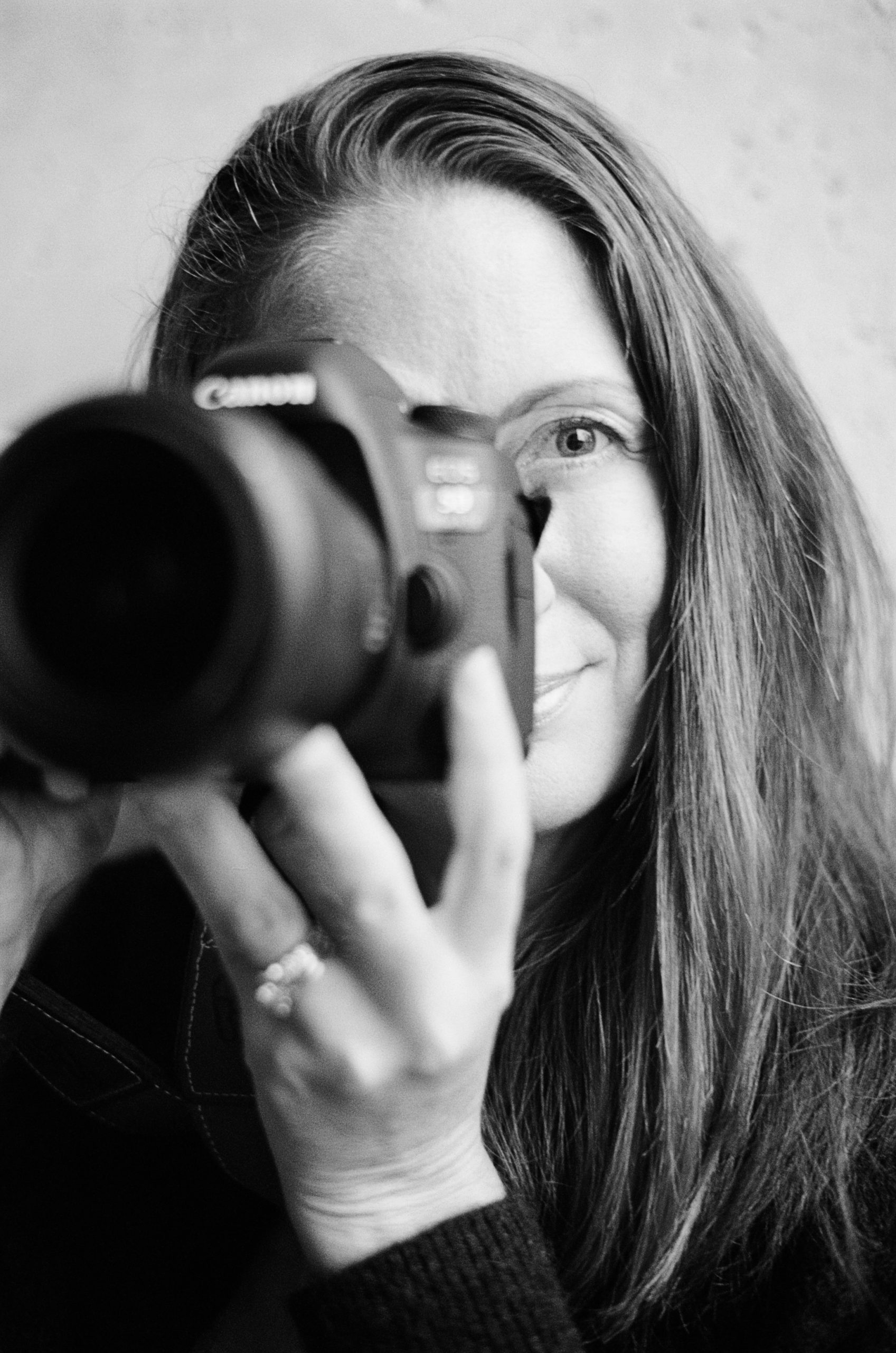 ingrid from Foxbelle photography with camera